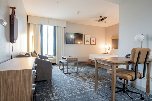 ホームウッド スイーツ ホウマ、LA