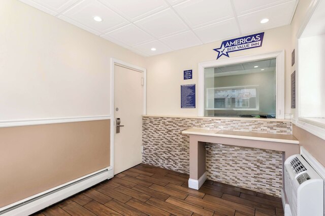 アメリカズ ベスト バリュー イン アベネル ウッドブリッジ