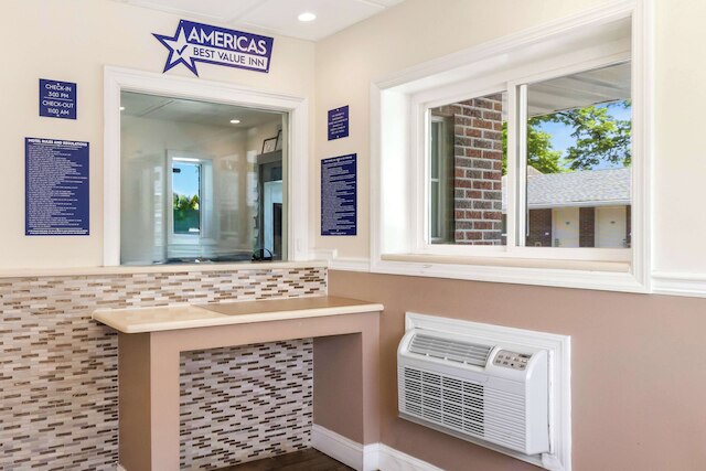 アメリカズ ベスト バリュー イン アベネル ウッドブリッジ