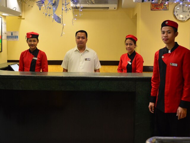 ホテル ソゴ エドサ カロオカン