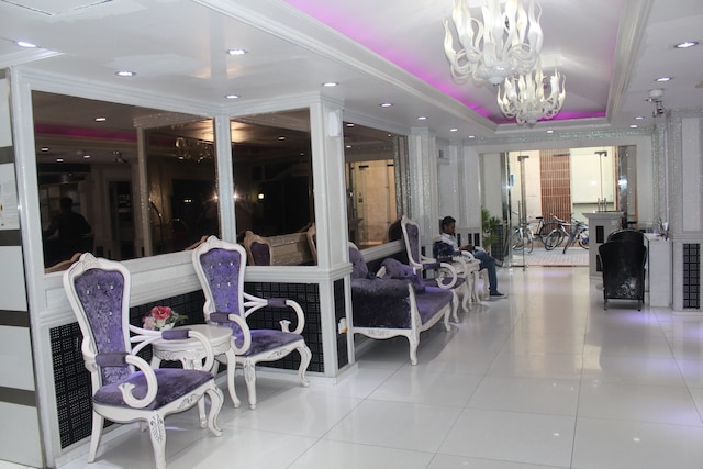 ホワイト フォート ホテル