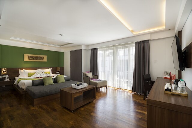 ディプリマホテル ペティテンゲット セミニャック