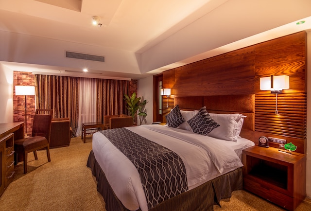 アーラ ホスピタリティ サービスズ リミテッド