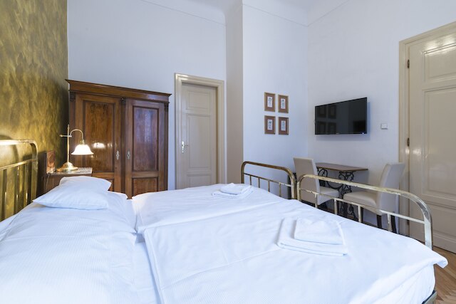 ホテル ウ ズラテホ イェレナ