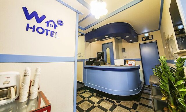 W ミニ ホテル - ホステル