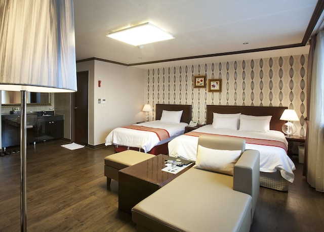 トンヨン アンチョビ ツーリスト ホテル