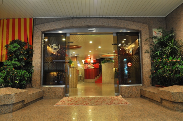 華国ビジネスホテル (華國商務飯店)