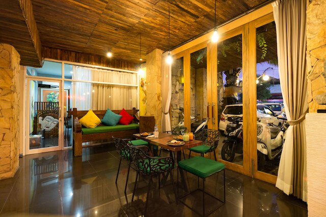 ハディ ポエトラ ホテル