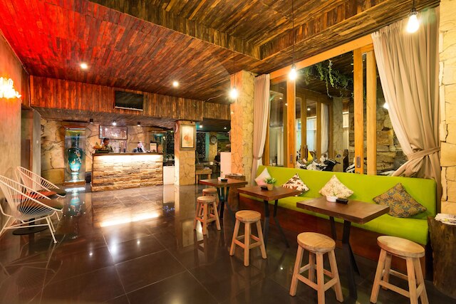 ハディ ポエトラ ホテル