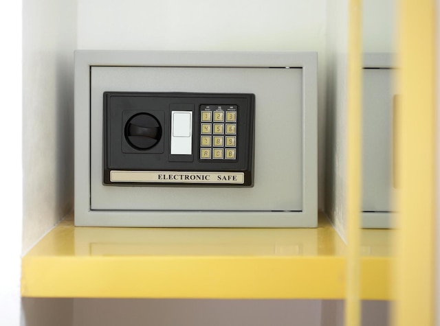 アマリス ハルタスニン - マカッサル