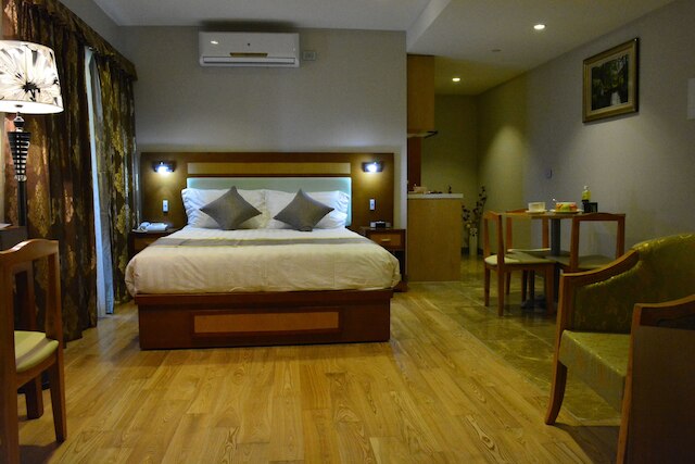 メルローズ アパートメンツ