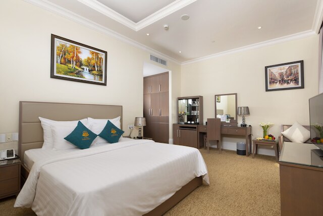 MerPerle Crystal Palace Hotel