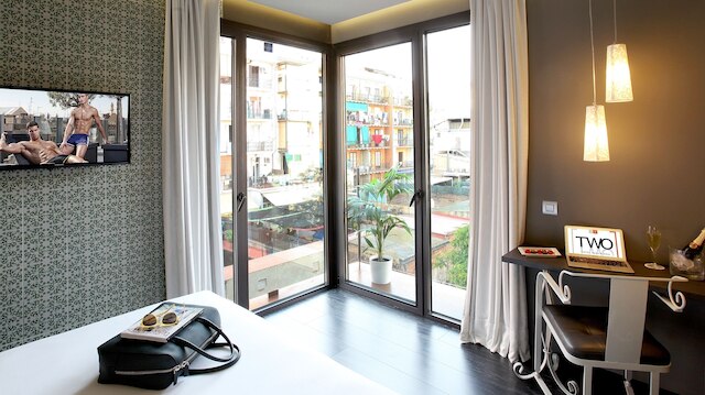 アクセル TWO バルセロナ - アダルツ オンリー