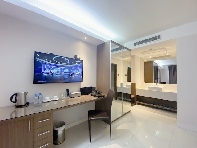 ザ ラックス ホテル