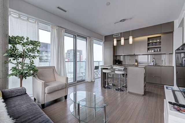 ベルベット ステイズ – エンターテインメント ディストリクト