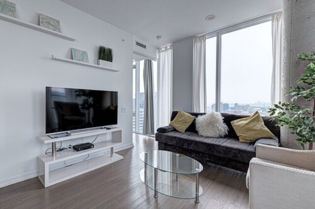 ベルベット ステイズ – エンターテインメント ディストリクト