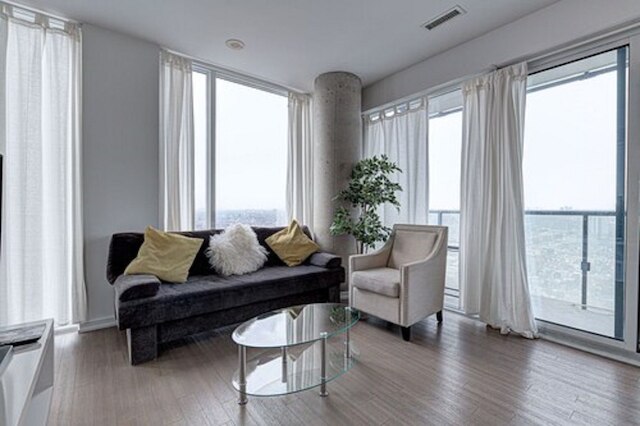 ベルベット ステイズ – エンターテインメント ディストリクト