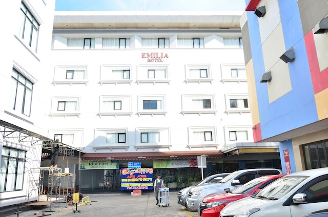 エミリア ホテル バイ アメイジング