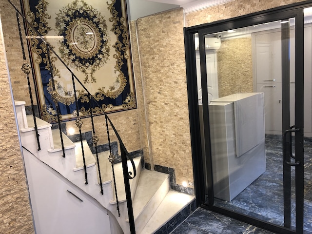 エミール ホテル