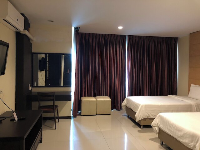 ホワイト イン ノーンカーイ ホテル