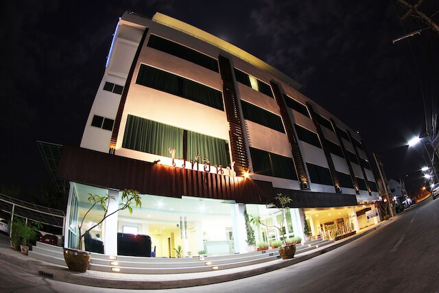 ホワイト イン ノーンカーイ ホテル