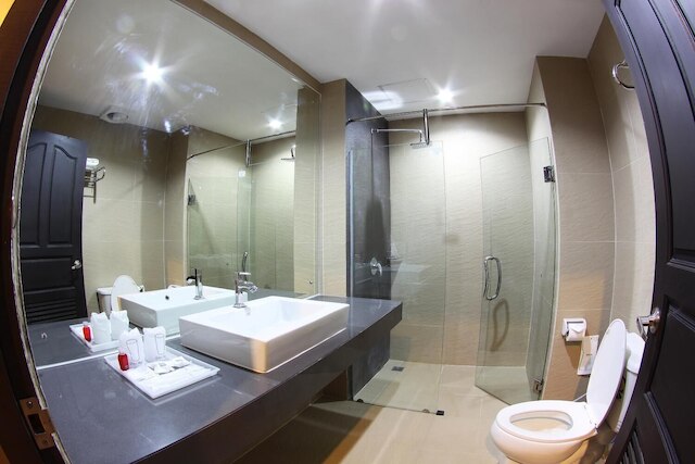 ホワイト イン ノーンカーイ ホテル