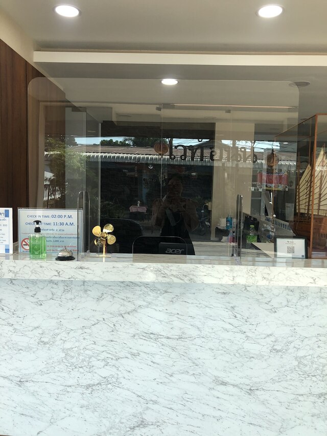 ホワイト イン ノーンカーイ ホテル