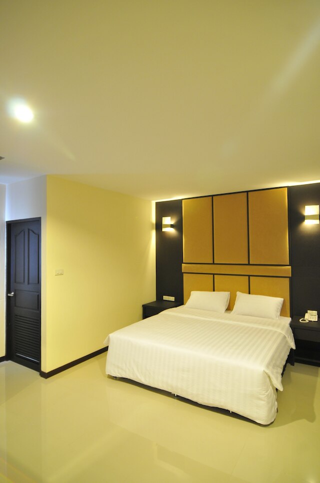 ホワイト イン ノーンカーイ ホテル