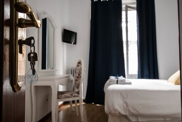 ホステル バスケス デ メラ