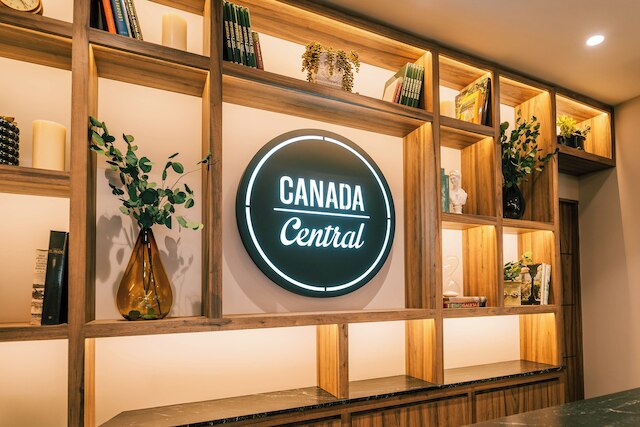 カナダ セントラル & ルーフトップ