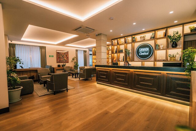 カナダ セントラル & ルーフトップ