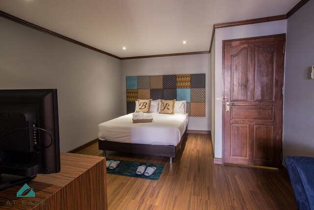 アット イーズ ビジョウ プレース