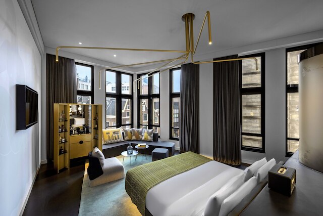 Wアムステルダム