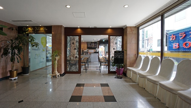 インサドン クラウン ホテル