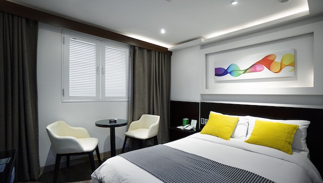 インサドン クラウン ホテル