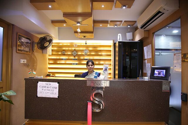 ホテル サディッシュ タワー