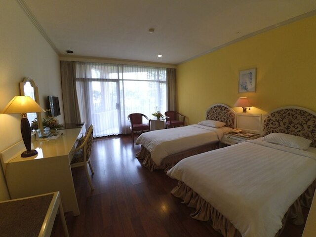 プルナマ ホテル