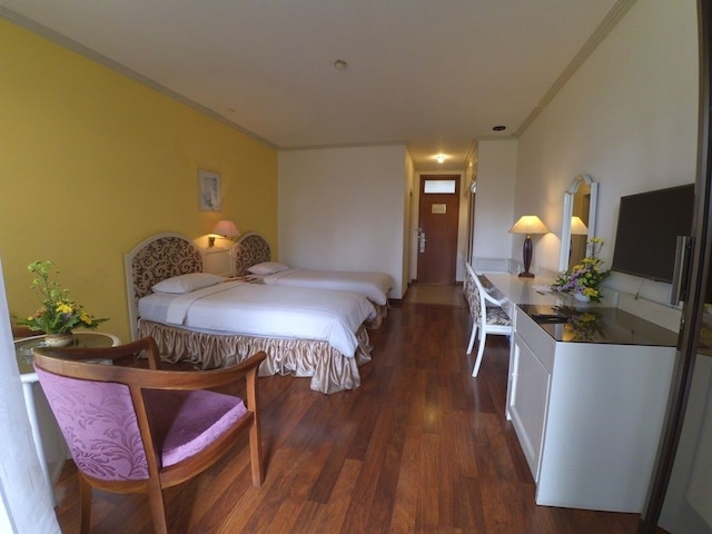 プルナマ ホテル