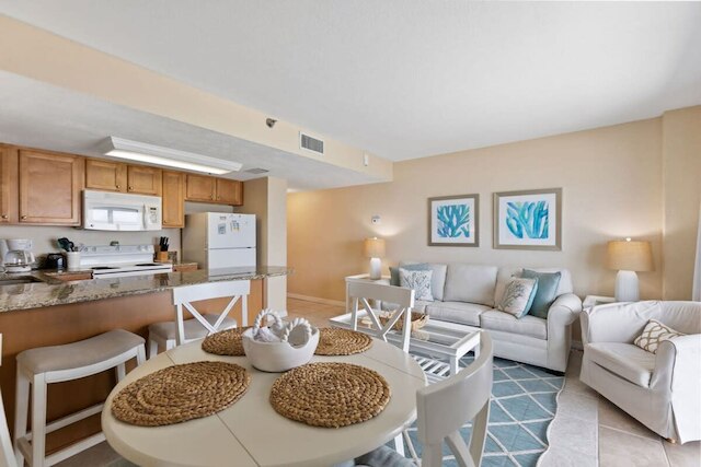 トップフロア オーシャンフロント コンド ウィズ プール ビーチアクセス