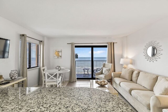 トップ フロア オーシャンフロント コンド ウィズ プール ビーチ アクセス