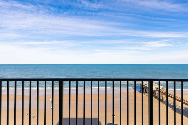 トップ フロア オーシャンフロント コンド ウィズ プール ビーチ アクセス