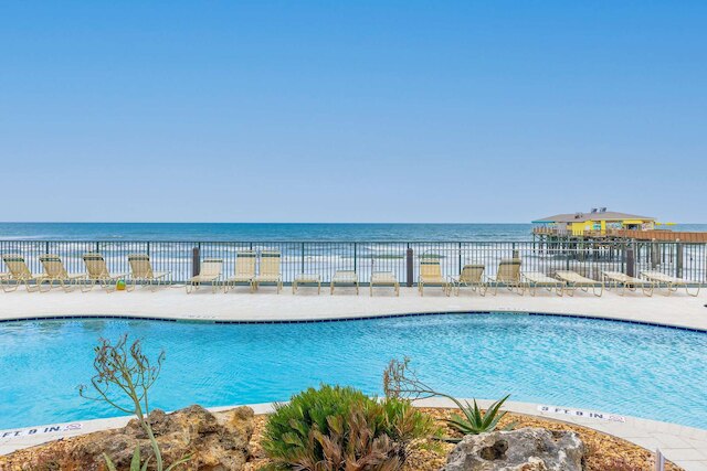 スイート サンライズ オーシャンフロント コンド ウィズ プール ホット タブ