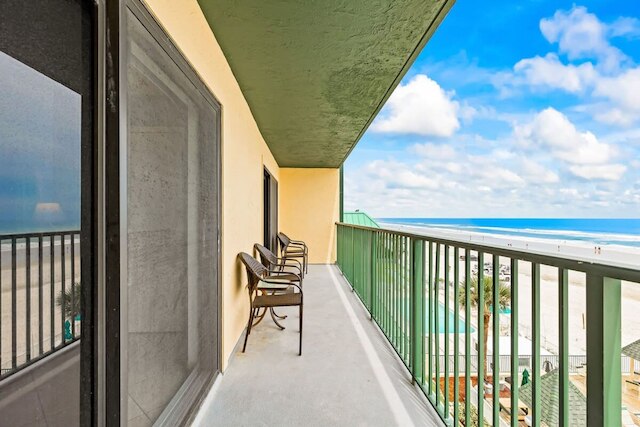 スイート サンライズ オーシャンフロント コンド ウィズ プール ホット タブ