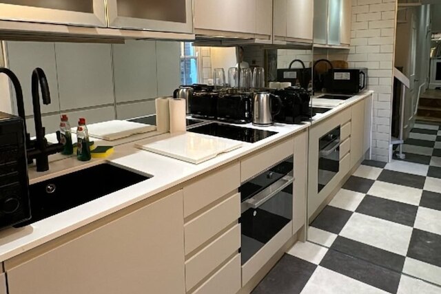 ザ ケンジントン デザイナーズ リトリート - モダン 1 ベッドルーム フラット