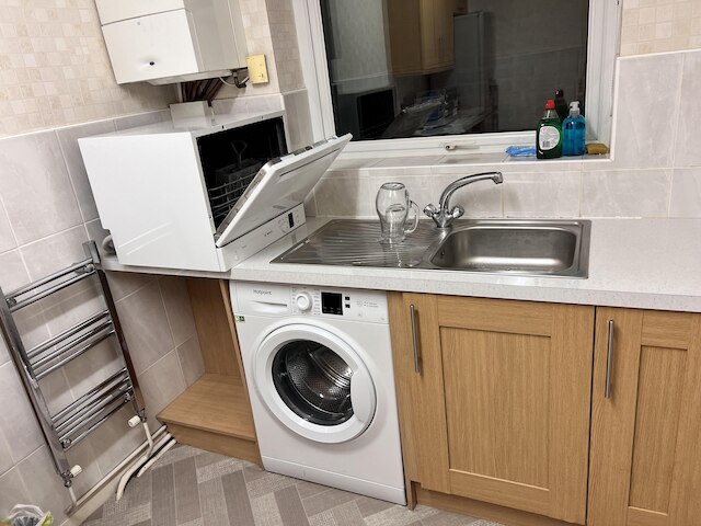 キングベッドズ リバプールシティ フリーパーキング ウィズ 洗濯機 ファストWiFi