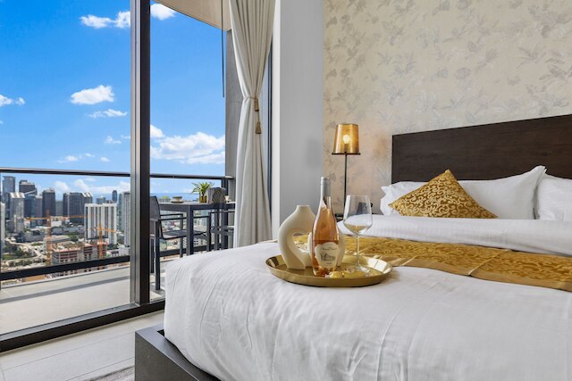 ラグジュアリー PH 51st フロア シティ ビューズ