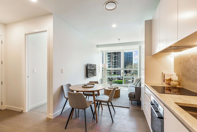 シック セントラル アパートメント ウィズ ジム and プール by ゾディアック ステイズ