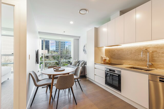 シック セントラル アパートメント ウィズ ジム and プール by ゾディアック ステイズ