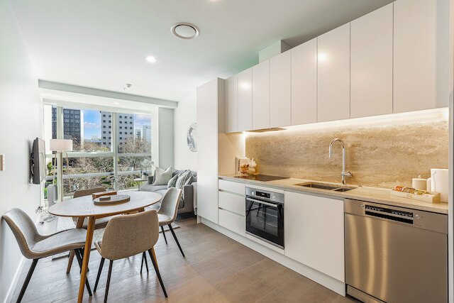 シック セントラル アパートメント ウィズ ジム and プール by ゾディアック ステイズ