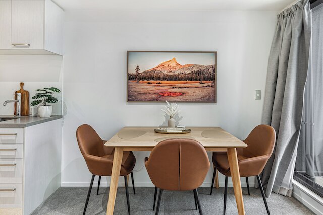 スタイリッシュ + モダン ユニット - バルコニー & プール ゾディアック ステイズ